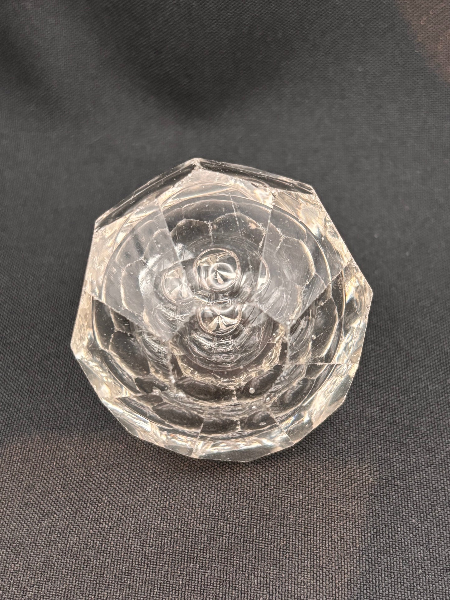 Finial with honeycomb facets and air bubble