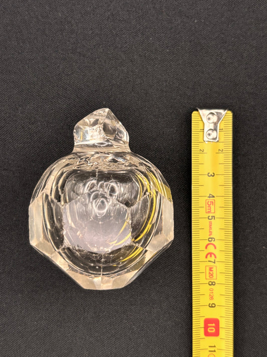 Finial with honeycomb facets and air bubble