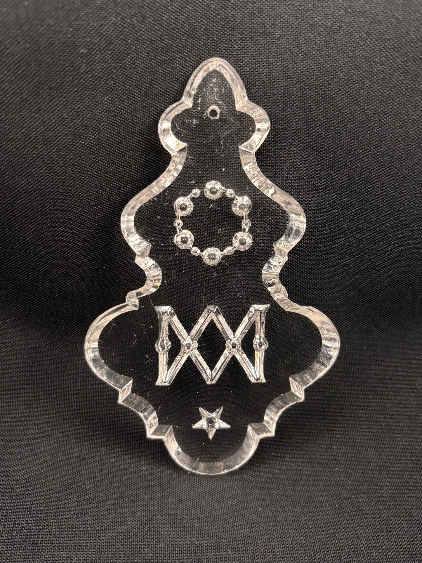 Plaquette with double 'M' and wreath (set of 6)