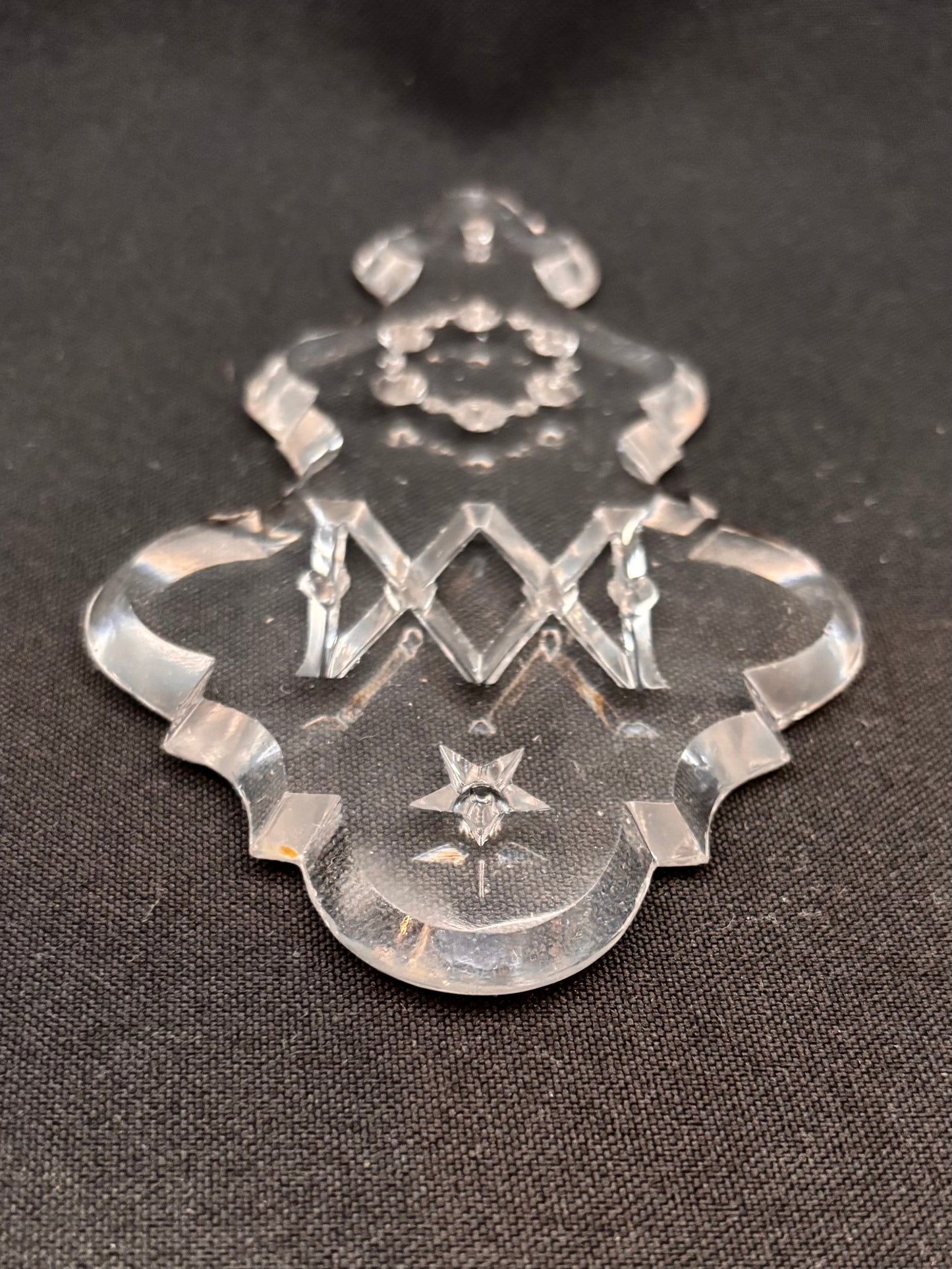 Plaquette with double 'M' and wreath (set of 6)