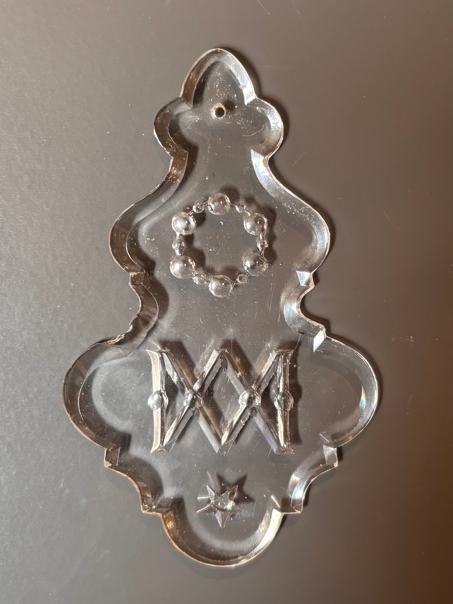 Plaquette with double 'M' and wreath (set of 6)