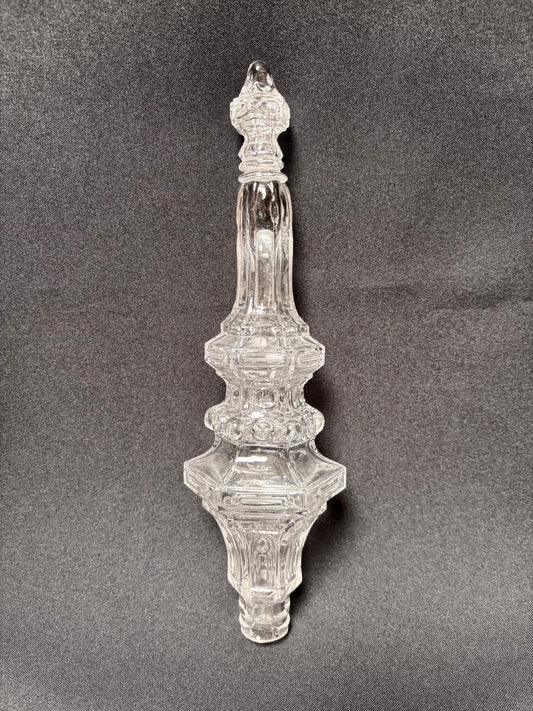 Pinnacle with window-shape facets, Neo-Gothic