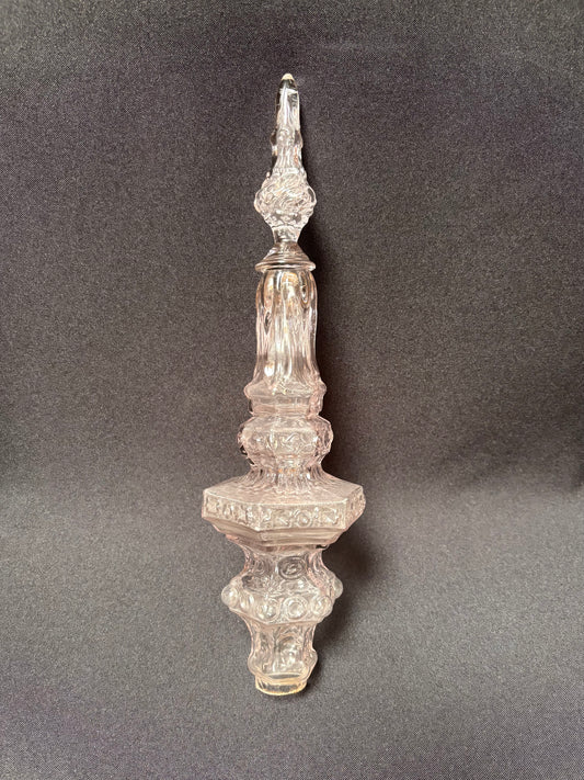 Pinnacle with square and rounded facets and flamed top