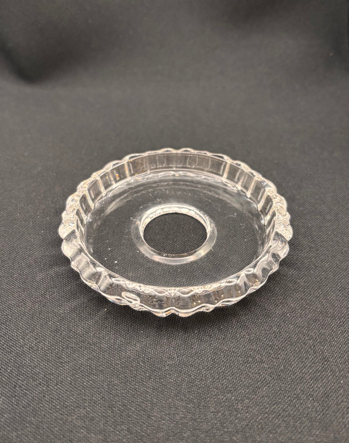 Faceted bassin, with arabesque (set of 2)