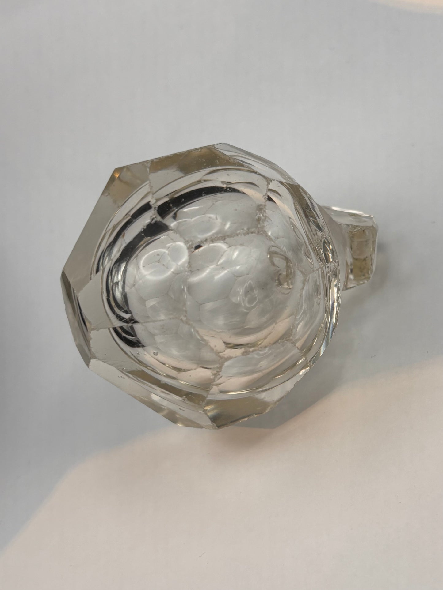 Finial with honeycomb facets and air bubble