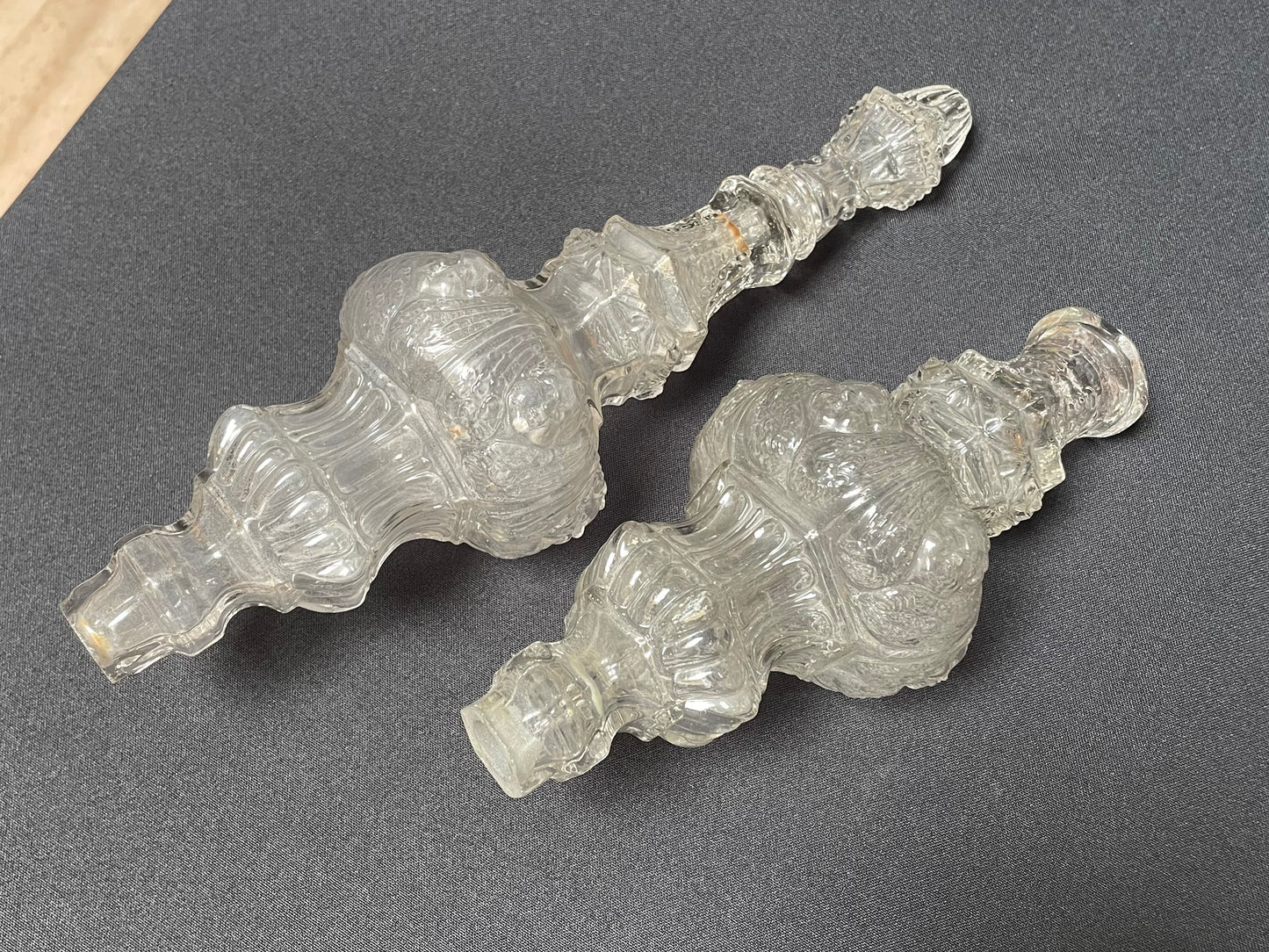 Pinnacle and stem element with putto