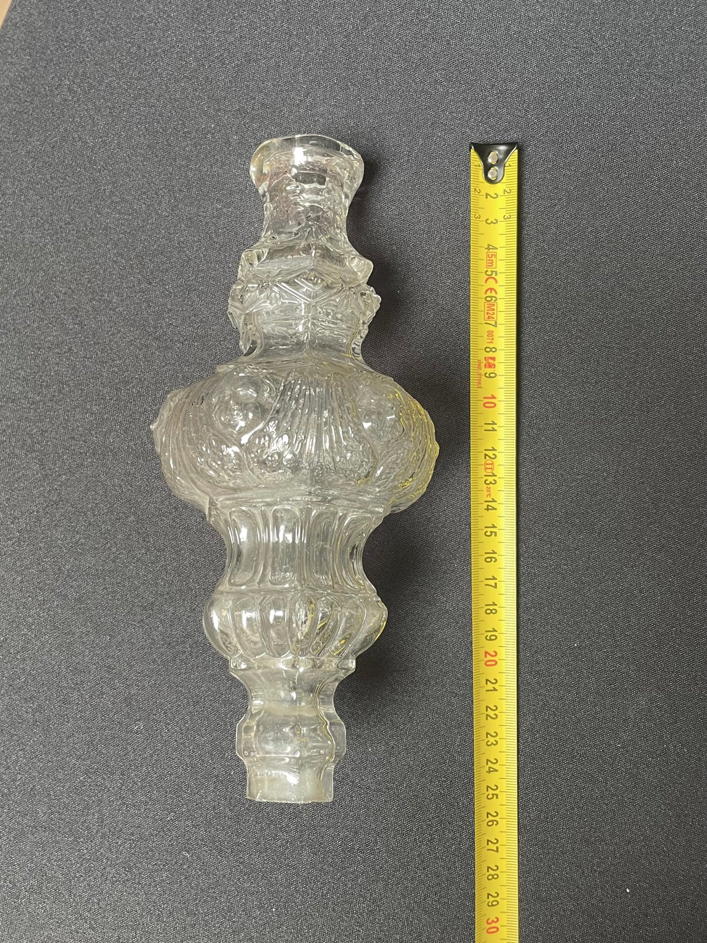 Pinnacle and stem element with putto